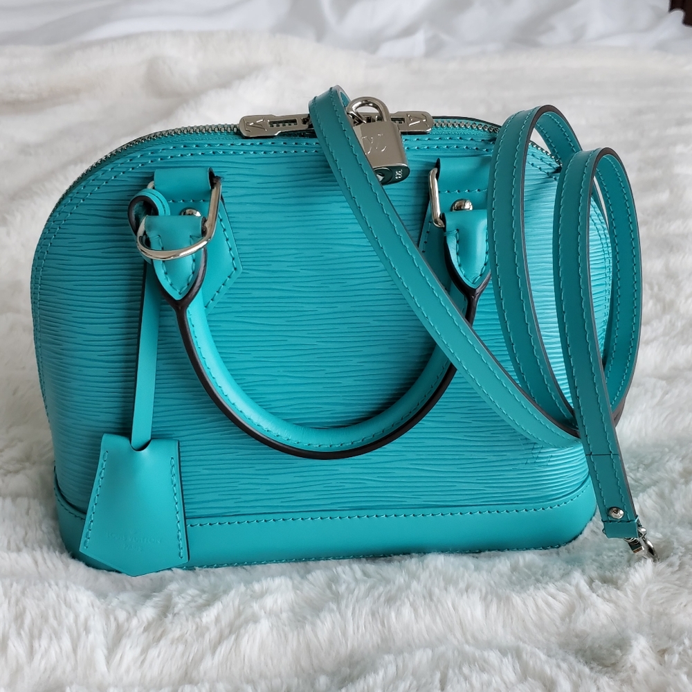 Authentic Louis Vuitton Alma Epi BB - Picture 2 of 12